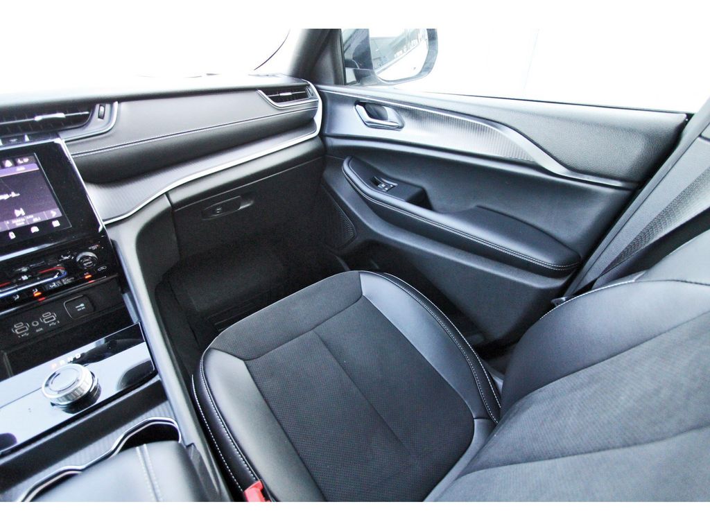2024 Jeep Grand Cherokee Altitude - 10