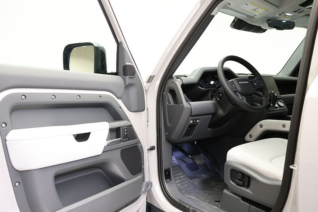 Thumbnail: 2026 Land Rover Defender - 28