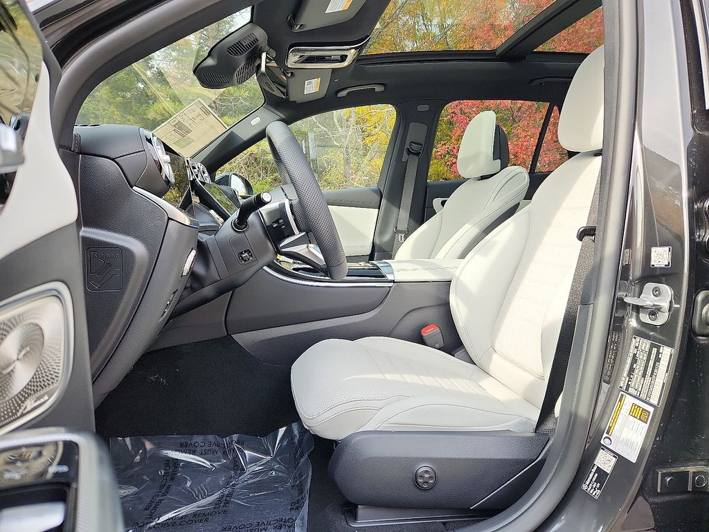 Thumbnail: 2026 Mercedes-Benz GLC - 9