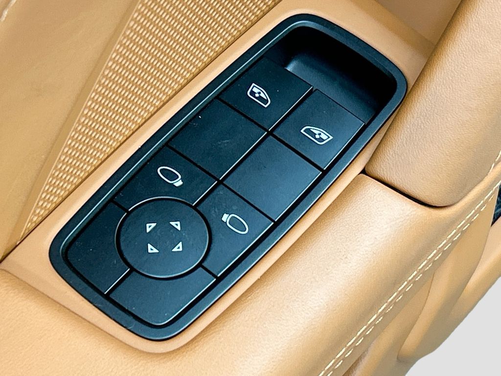 Thumbnail: 2024 Porsche 911 - 22