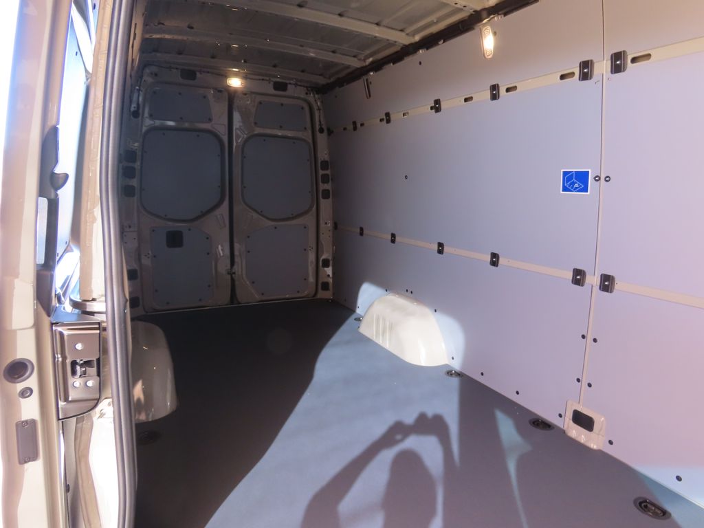 2025 Mercedes-Benz Sprinter 2500 22