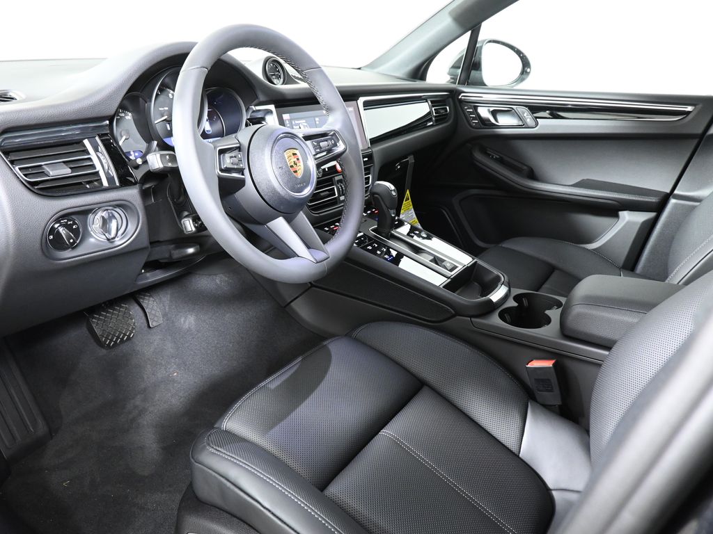 Thumbnail: 2025 Porsche Macan - 4