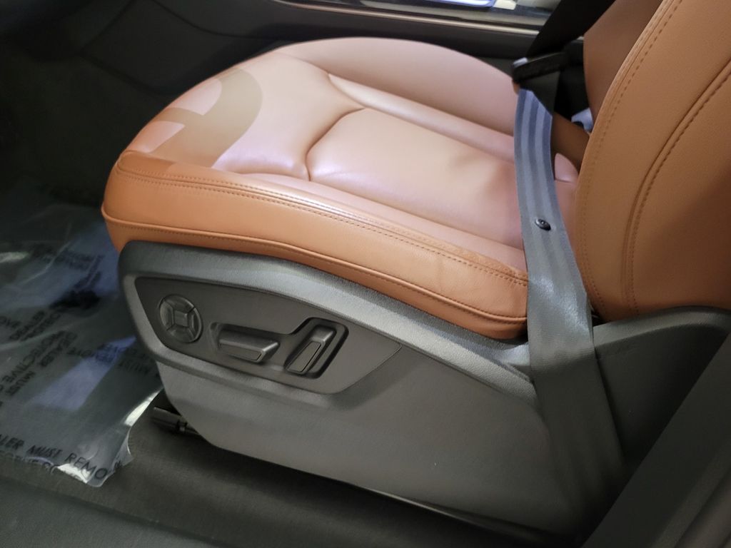 Thumbnail: 2023 Audi Q7 - 26