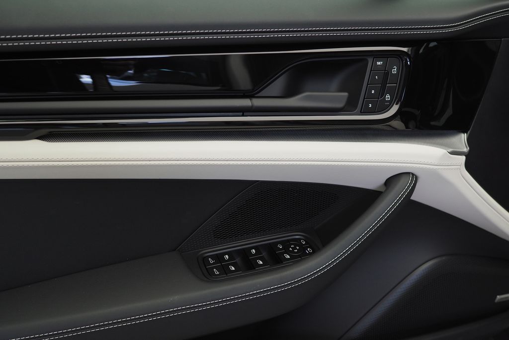Thumbnail: 2026 Porsche Panamera - 11