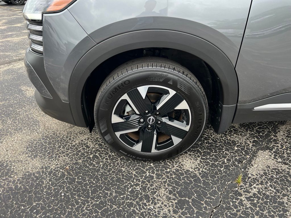 Certified Used 2025 Gun Metallic Nissan SV image 6