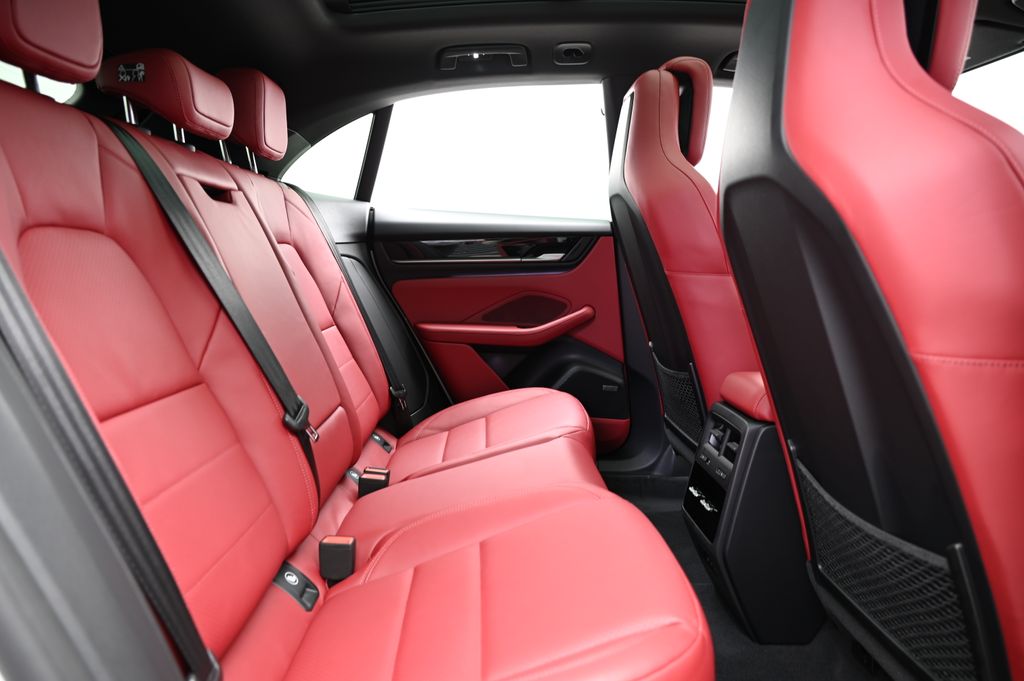 Thumbnail: 2025 Porsche Macan - 19