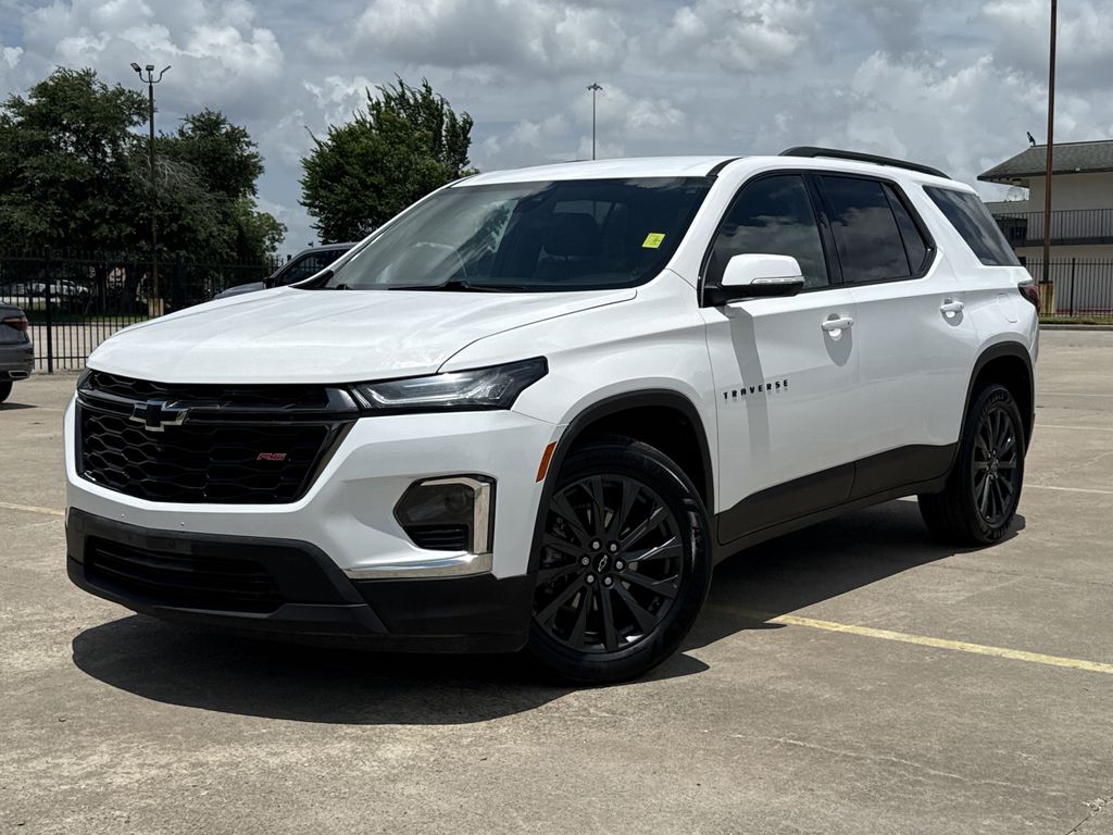 2023 Chevrolet Traverse RS White at Community Kia