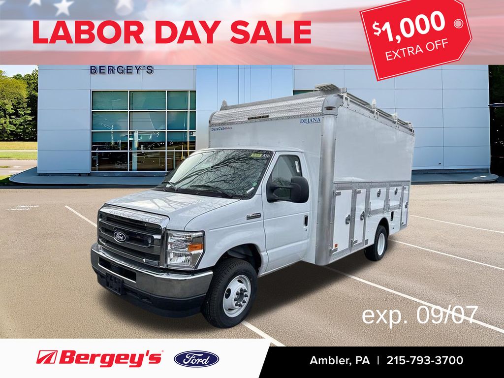 Oxford White 2026 Ford E-Series Chassis Pickup Truck Rear-Wheel Drive 6-Speed Automatic Overdrive