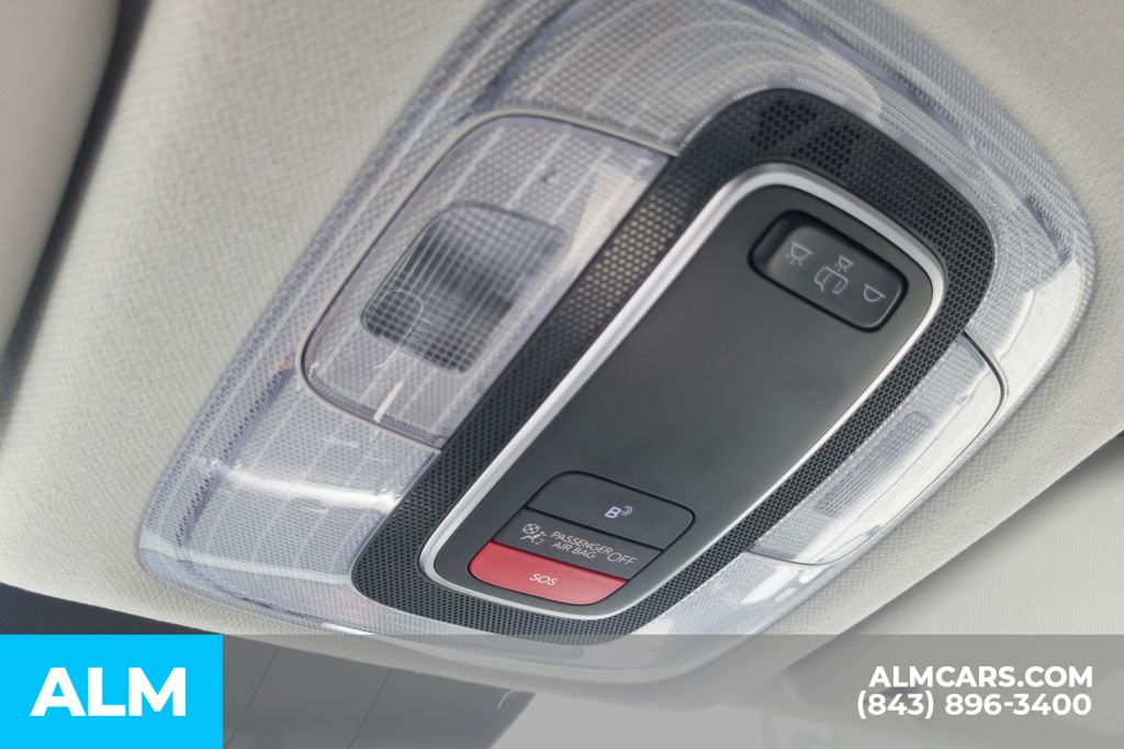 Used 2025 White Hyundai SEL image 16