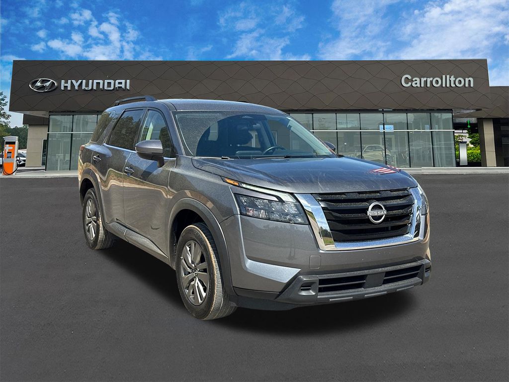 Used 2025 Gray Nissan SV image 3