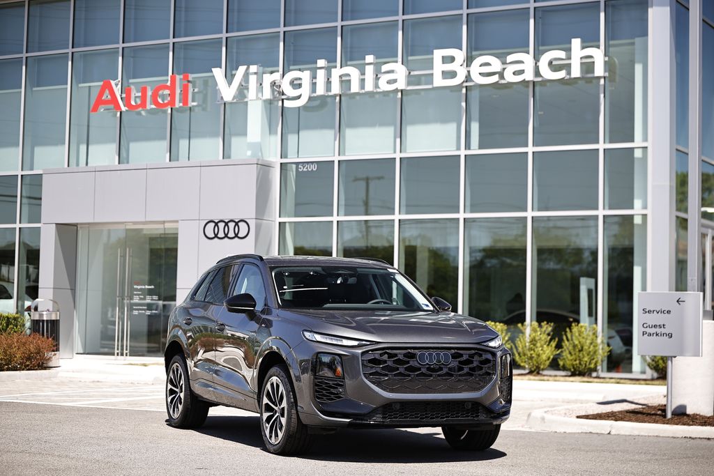 Daytona Gray Pearl Effect 2026 Audi Q3 SUV / Crossover  7-Speed Automatic