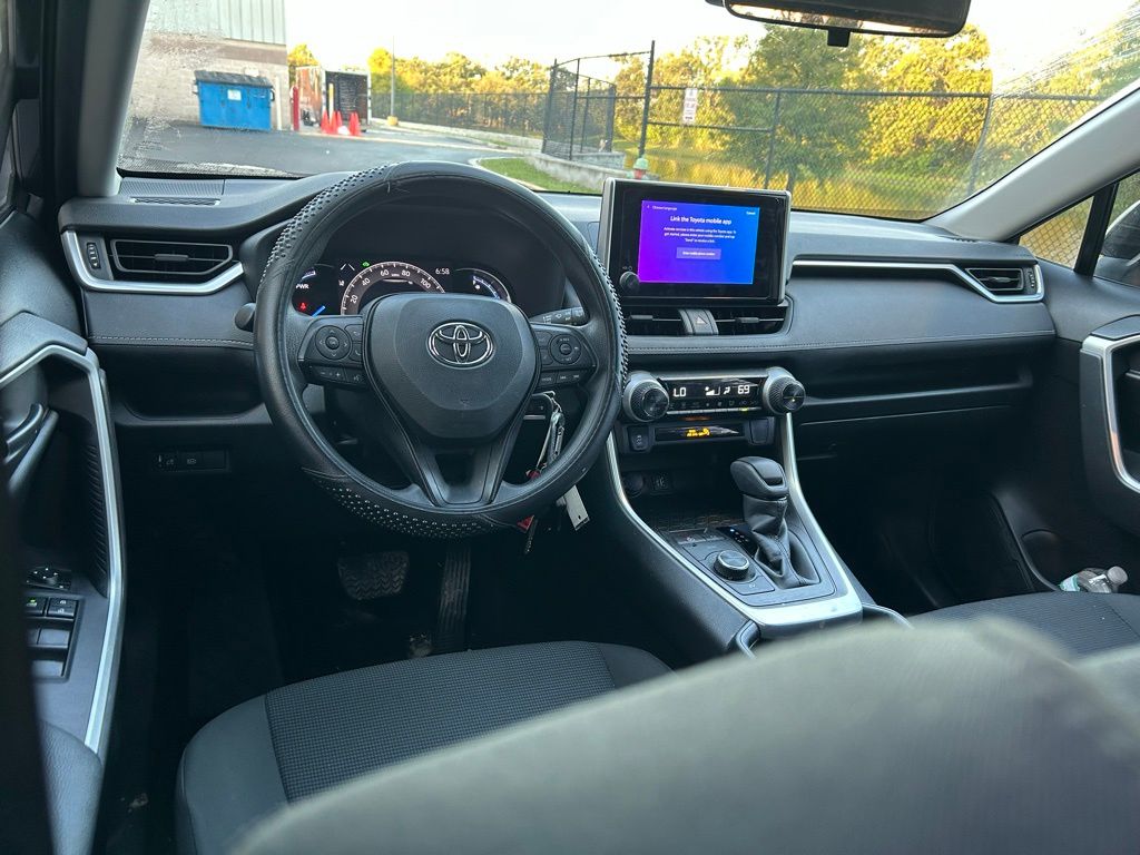 2023 Toyota RAV4 LE 12