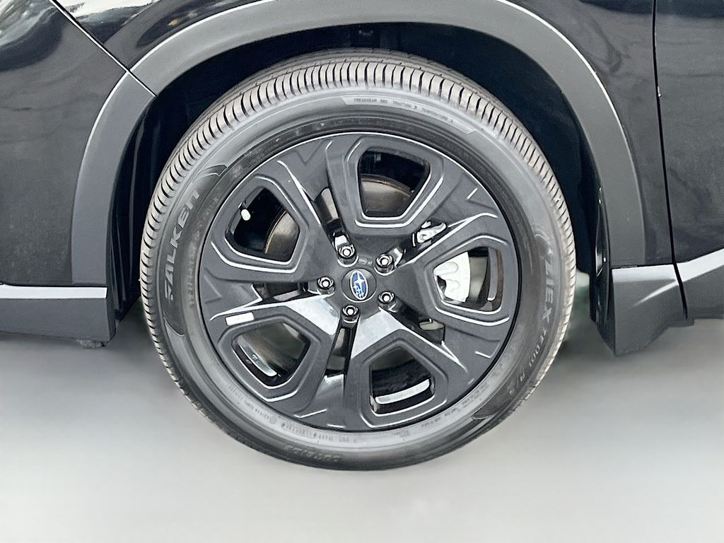 Used 2024 Crystal Black Silica Subaru Onyx Edition image 32