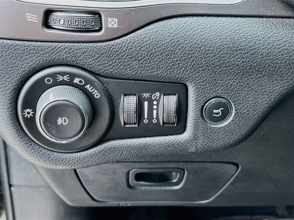 Used 2019 Black Jeep Limited image 10