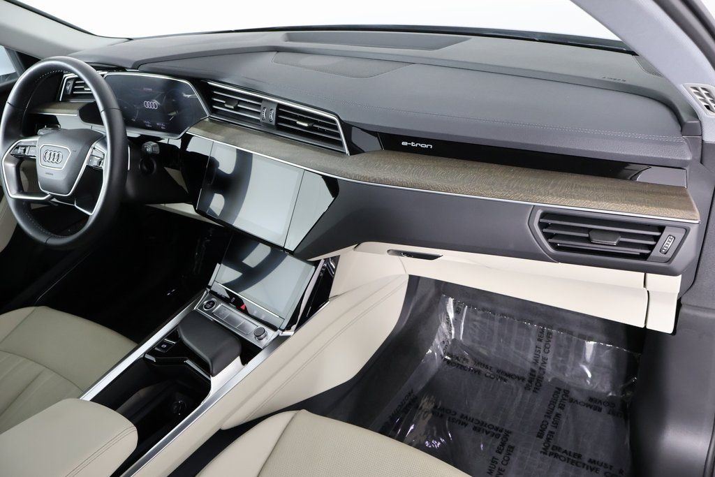 Thumbnail: 2023 Audi e-tron - 9