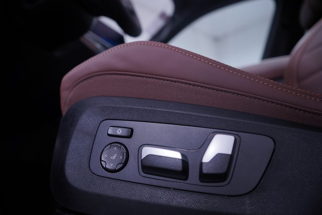 Thumbnail: 2026 BMW X5 - 12