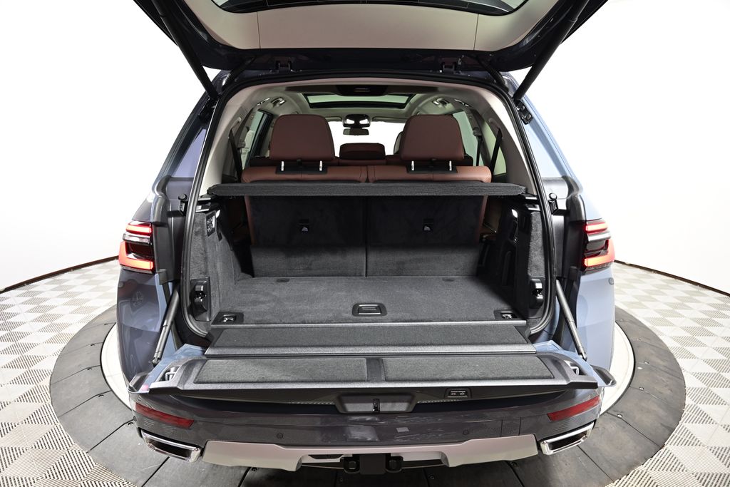 Thumbnail: 2026 BMW X7 - 10