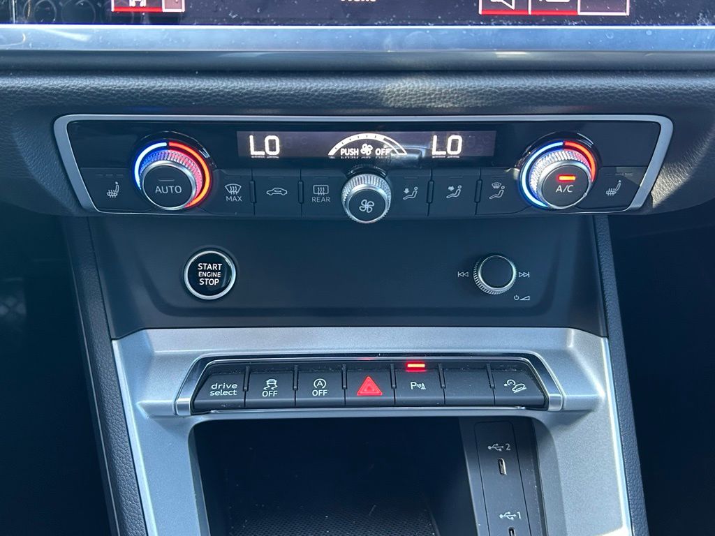 Thumbnail: 2022 Audi Q3 - 26