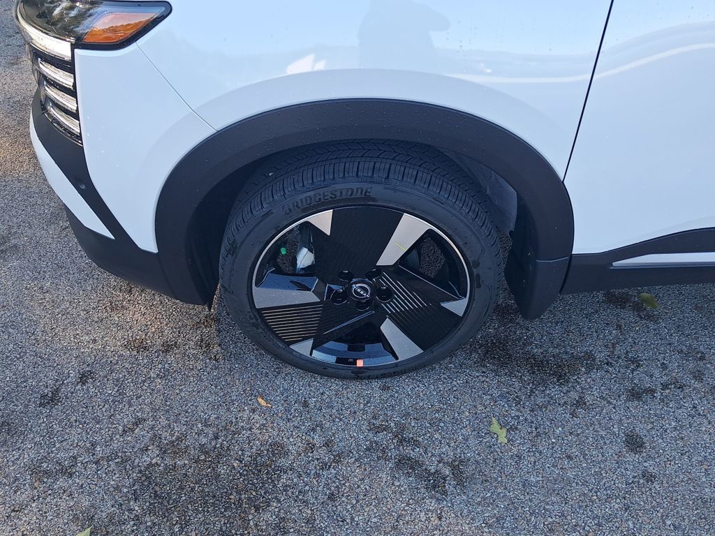 2026 Nissan Kicks SR White at South Hills Kia