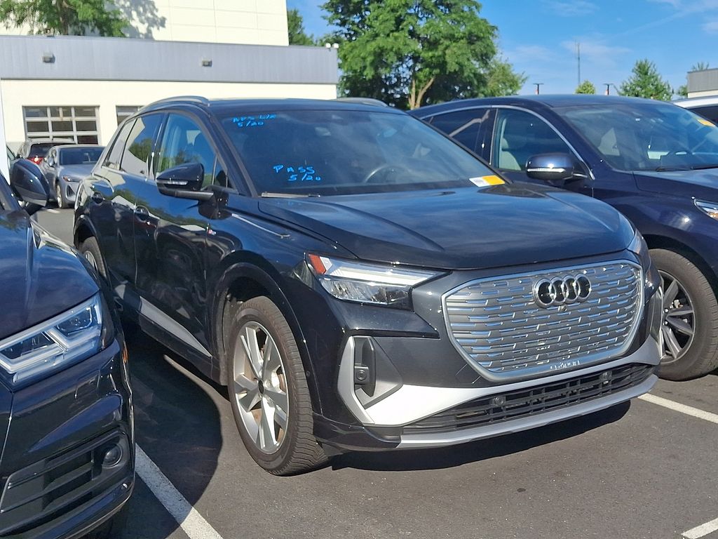 Thumbnail: 2023 Audi Q4 e-tron - 3