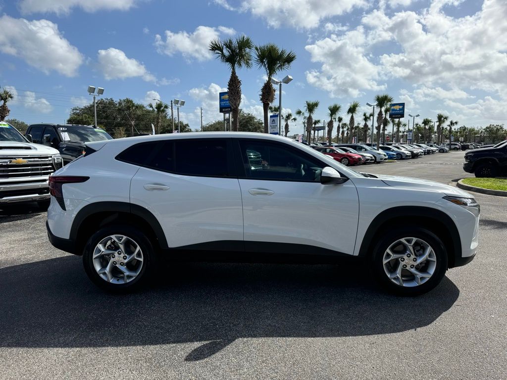 2025 Chevrolet Trax LS 9