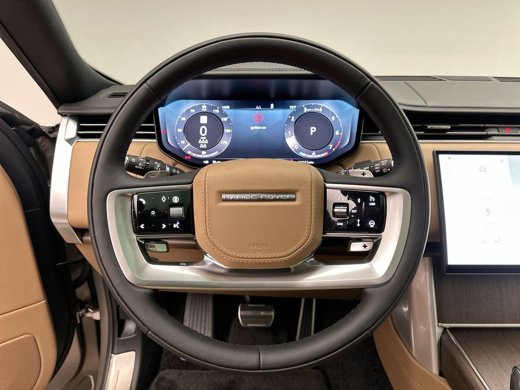 2025 Land Rover Range Rover SE 13