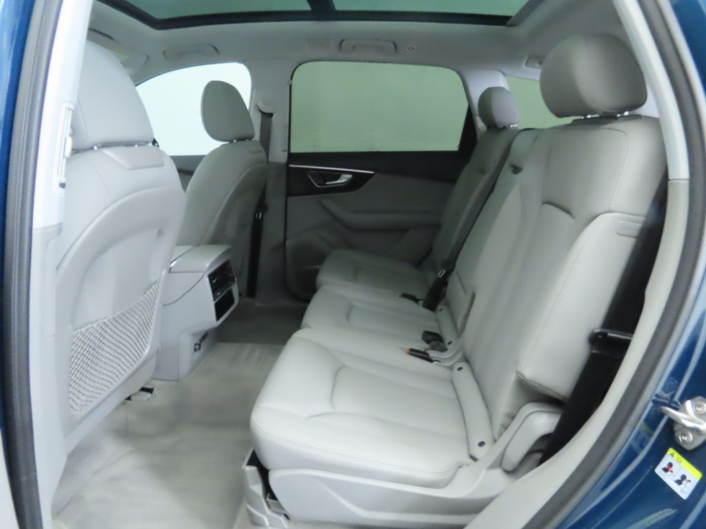 Thumbnail: 2022 Audi Q7 - 22