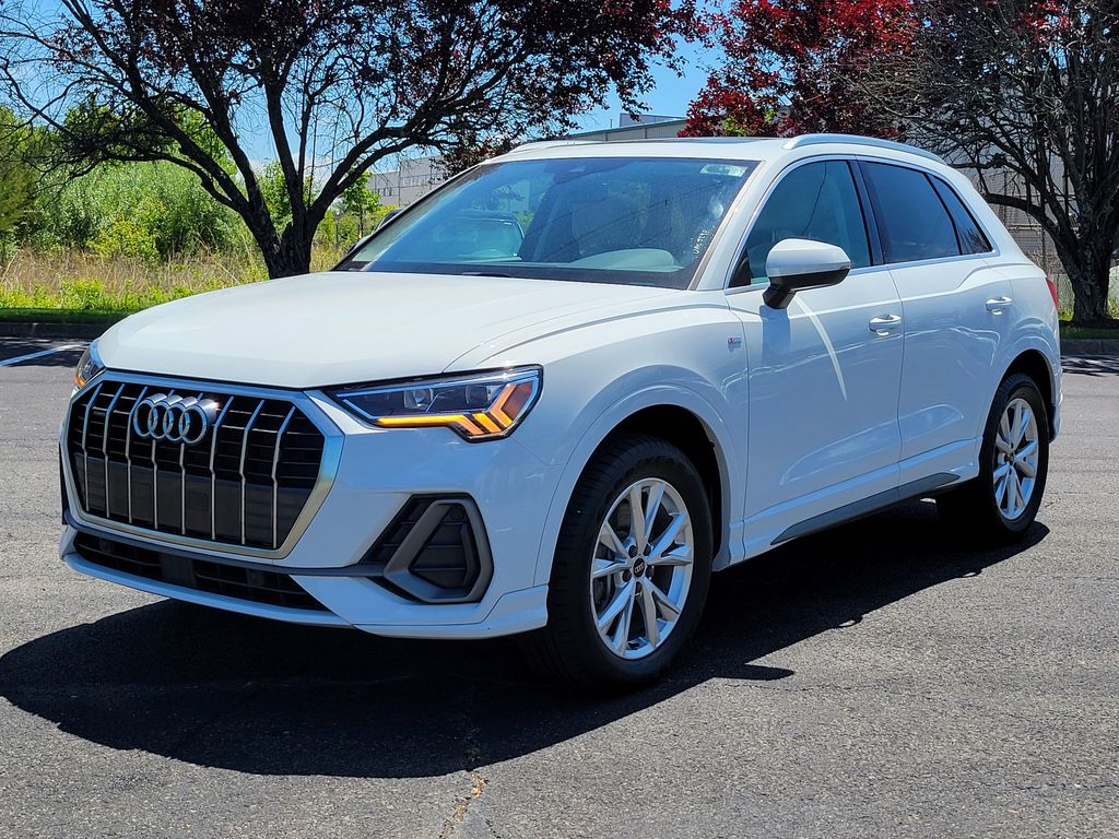 Thumbnail: 2024 Audi Q3 - 2