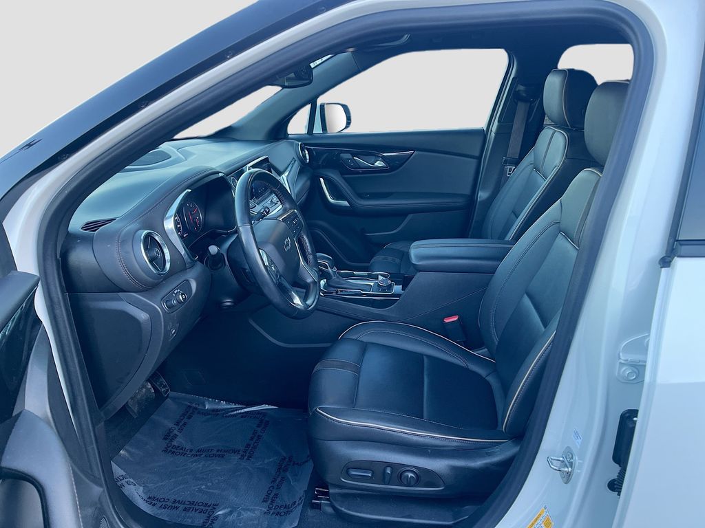 Used 2022 Iridescent Pearl Tricoat Chevrolet Premier image 22