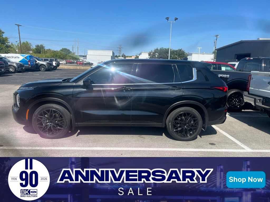 Black 2023 Mitsubishi Outlander SUV / Crossover Front-Wheel Drive Continuously Variable Transmission