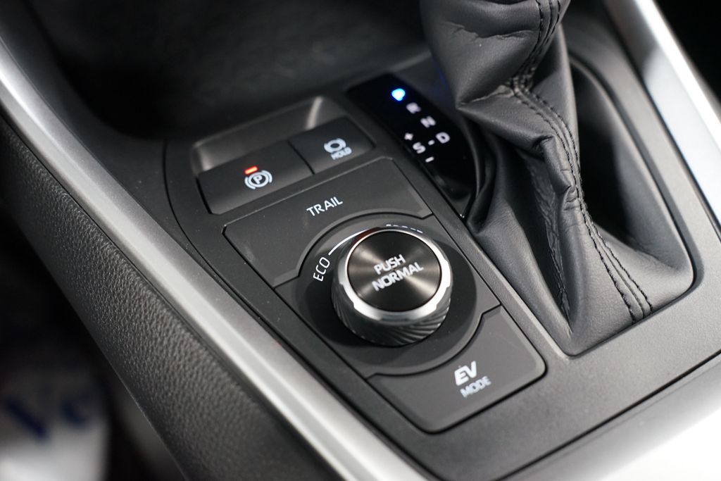 Thumbnail: 2025 Toyota RAV4 - 22