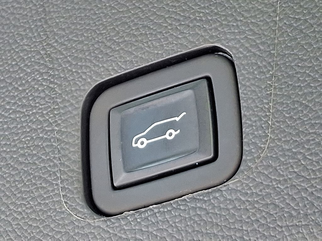 Thumbnail: 2023 Chevrolet Traverse - 32