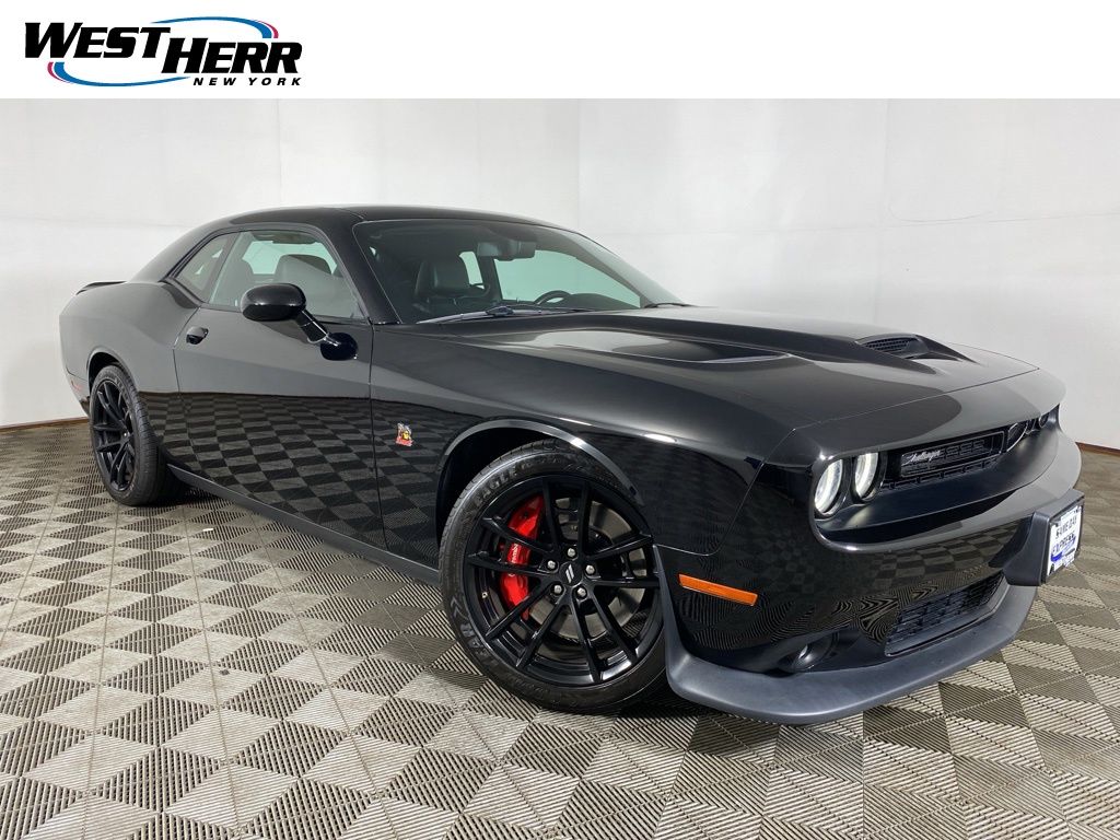 Pitch Black Clearcoat 2020 Dodge Challenger R/T Scat Pack RWD Coupe Rear-Wheel Drive 6-Speed Manual