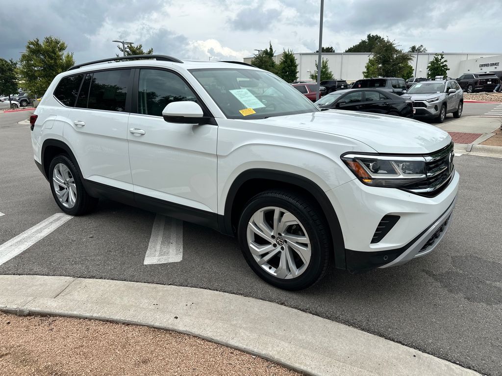 Pure White 2021 Volkswagen Atlas V6 SE FWD with Technology SUV / Crossover Front-Wheel Drive 8-Speed Automatic