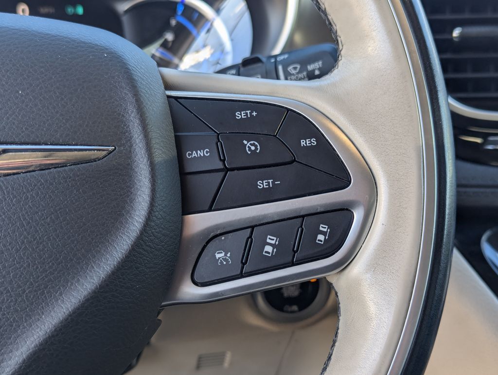 2018 Chrysler Pacifica Hybrid Limited 19