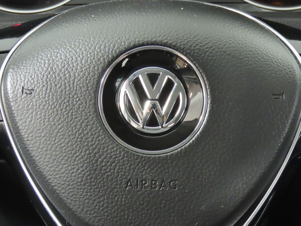 Thumbnail: 2019 Volkswagen e-Golf - 16