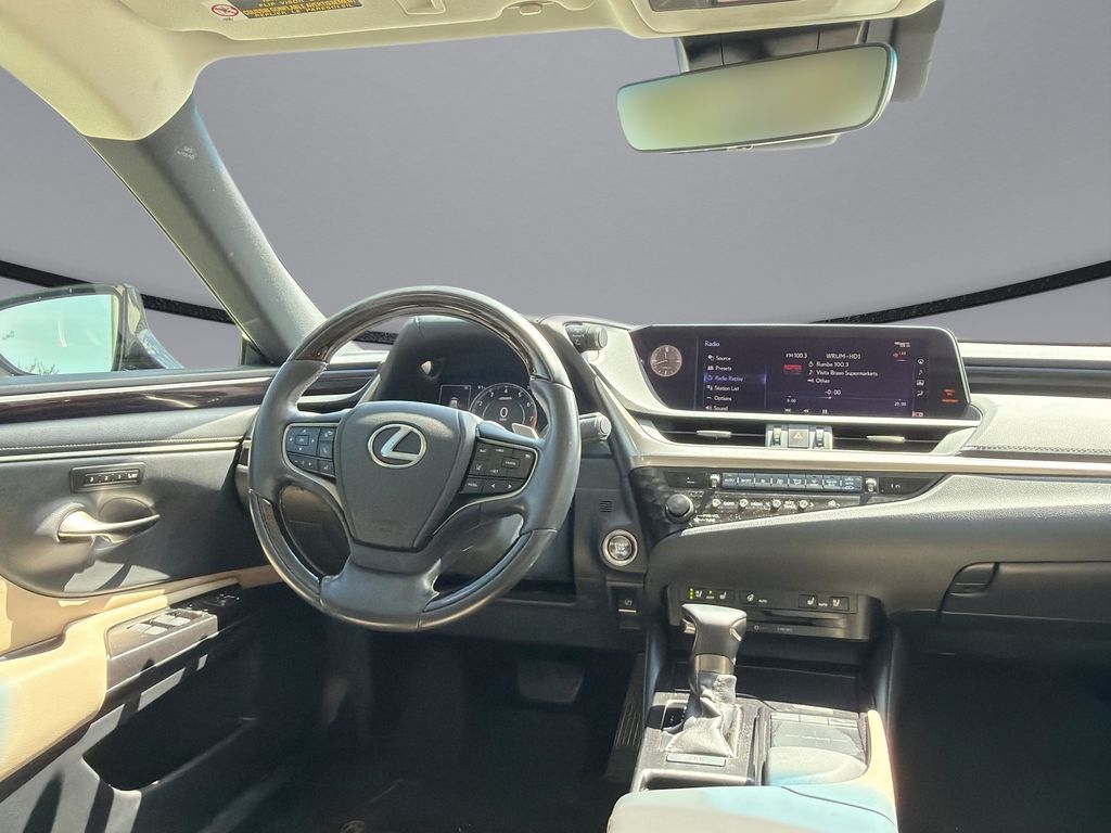 Thumbnail: 2020 Lexus ES - 19