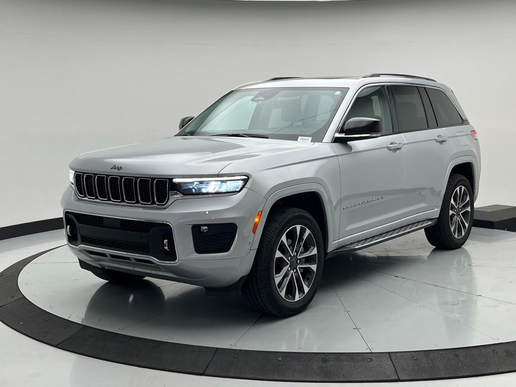 2022 Jeep Grand Cherokee Overland 4x4's photo