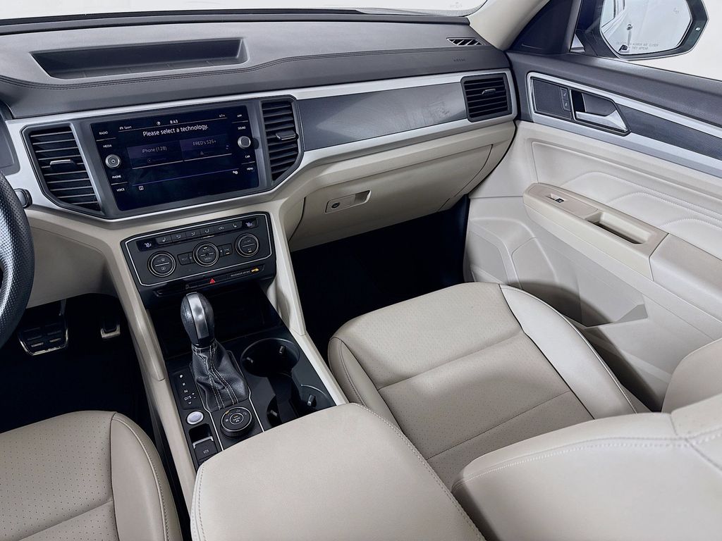 Thumbnail: 2021 Volkswagen Atlas - 24