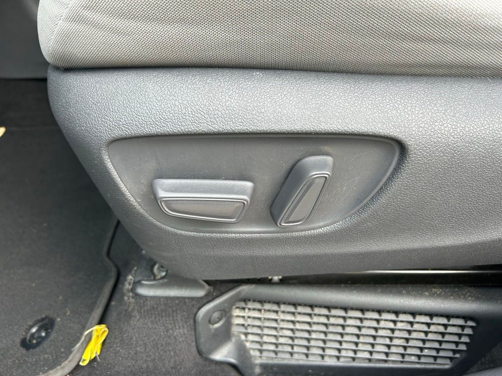 Thumbnail: 2021 Toyota Sienna - 23