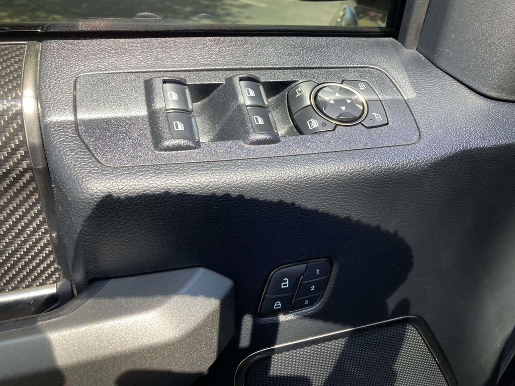 Used 2020  Ford Raptor image 9