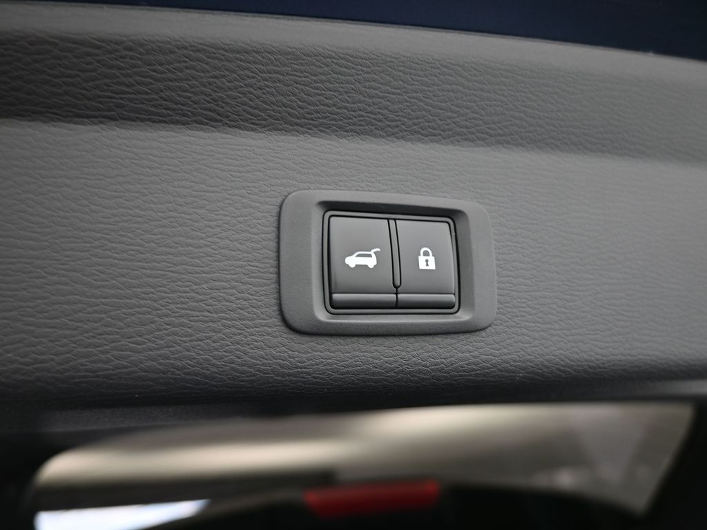 Used 2023 Cosmic Blue Metallic Mitsubishi SE Special Edition image 47