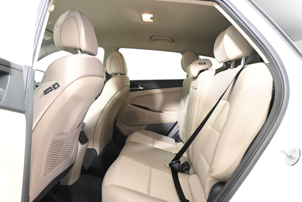 2017 Hyundai Tucson Sport 29