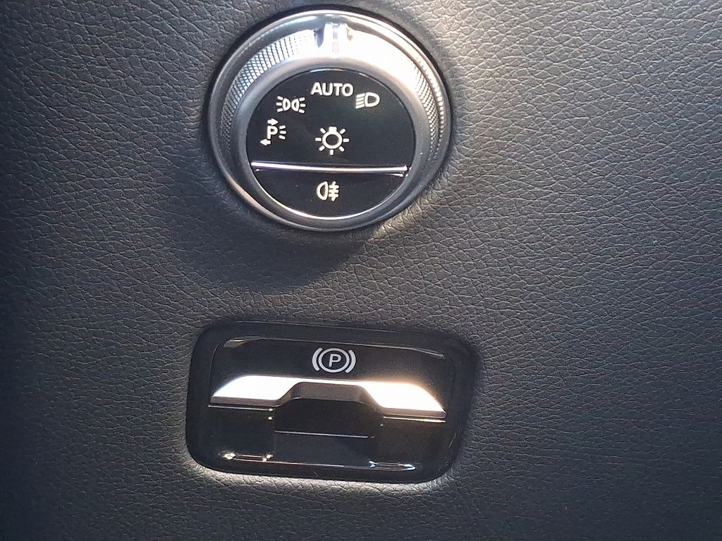 Thumbnail: 2026 Mercedes-Benz GLC - 15