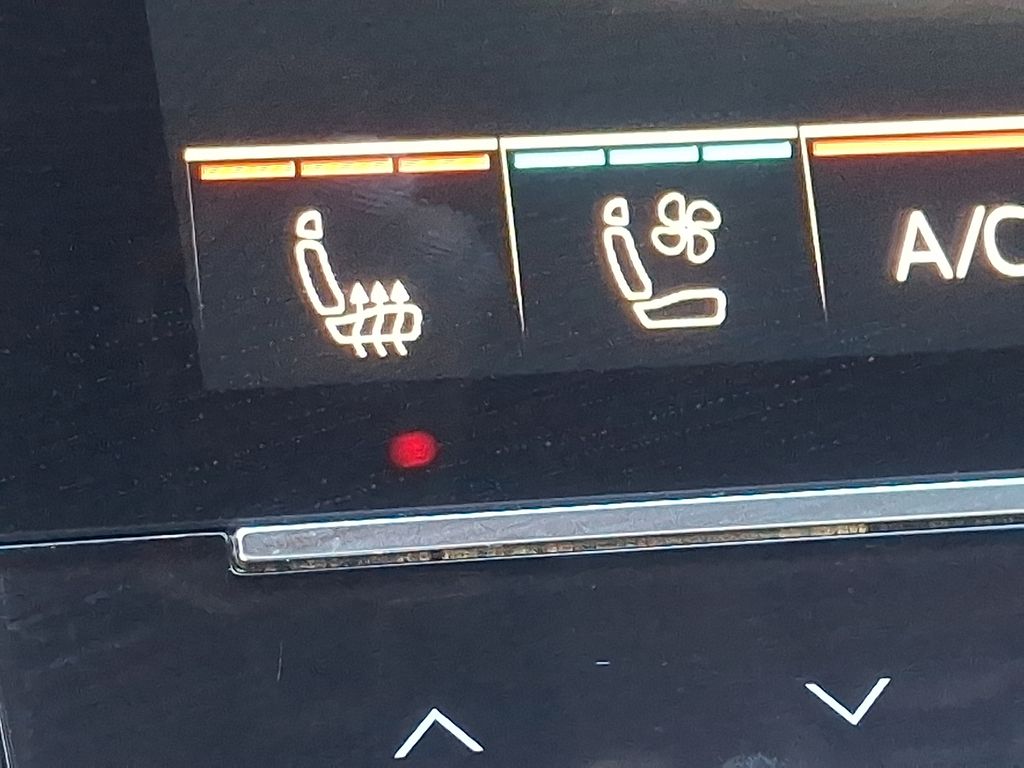 Thumbnail: 2023 Audi SQ7 - 24