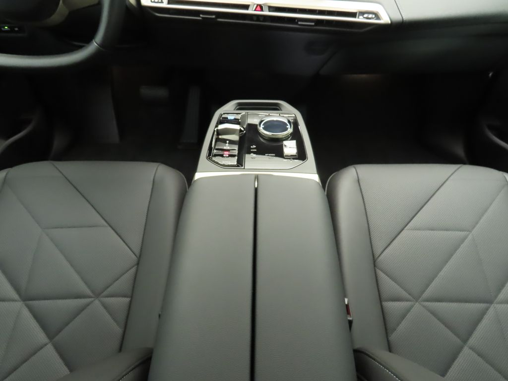 2024 BMW iX xDrive50 16