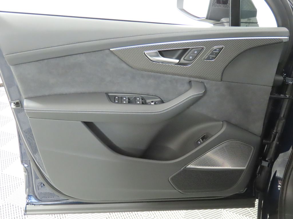 Thumbnail: 2026 Audi SQ7 - 25