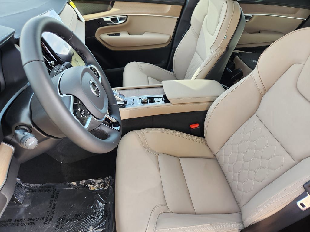2026 Volvo XC90 Plus - Photo 7
