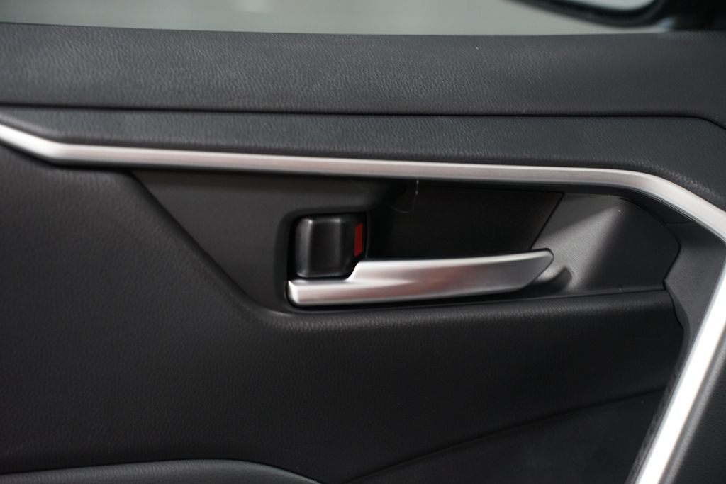 Thumbnail: 2025 Toyota RAV4 - 31