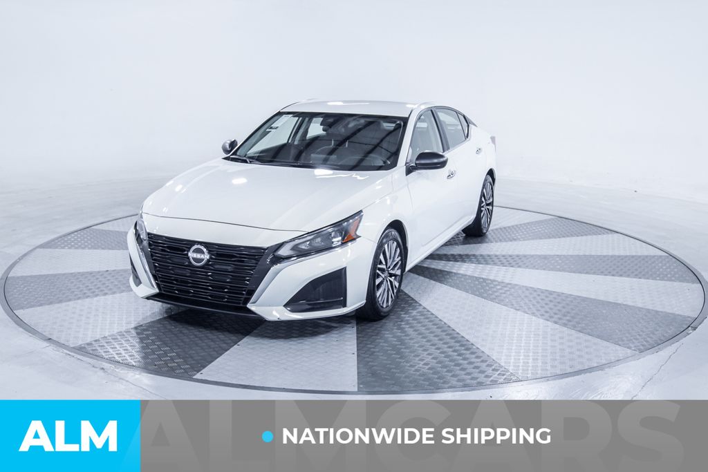 Used 2025 White Nissan 2.5 SV image 2
